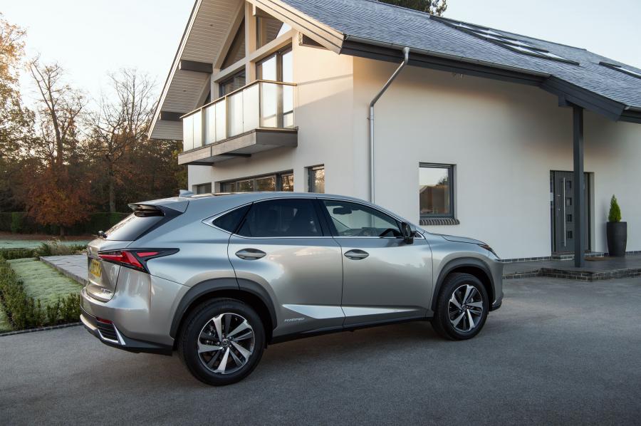  Lexus NX300h 2017 года  (UK) (фото 31 из 40)